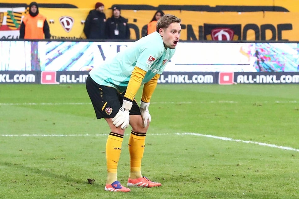 Die kurioseste Szene der Hinrunde: Aljaz Casar beim 2:1 gegen Düsseldorf als Keeper - er blieb ohne Gegentreffer.