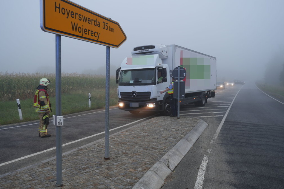 Ein LKW-Fahrer versuchte, die Unfallabsperrung zu umfahren.