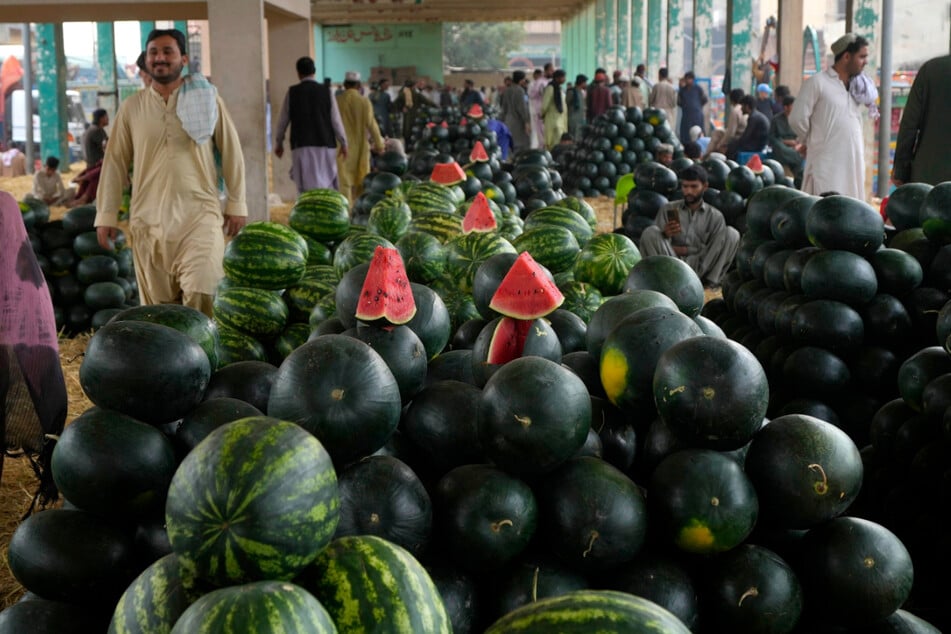 Die Familie hatte die Melonen auf einem Großmarkt gekauft. Die Behörden gehen von einer mutmaßlichen Vergiftung aus. (Symbolbild)