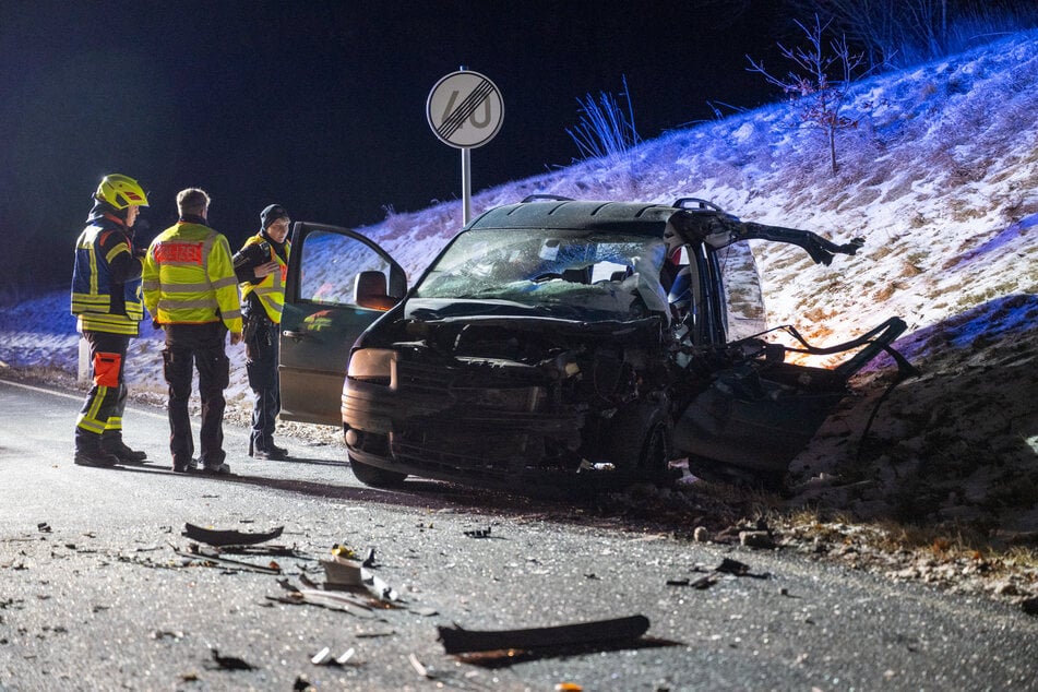 Der Caddy wurde stark zerstört.