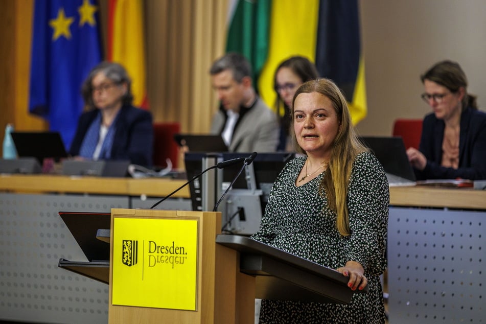 AfD-Stadträtin Silke Schöps (49) möchte den Bund für steigende Personalkosten in die Pflicht nehmen.