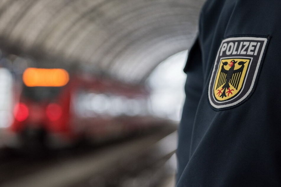 Die Bundespolizei leitete nach dem Vorfall am Siegburger Bahnhof Ermittlungen ein. (Symbolbild)