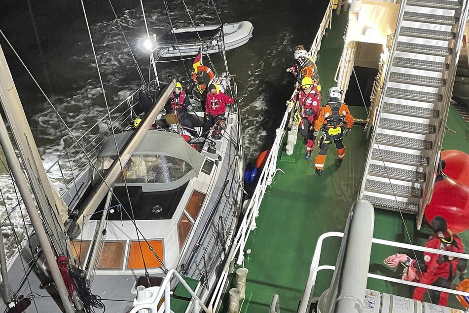 Starker Wind und hoher Seegang: Verletzter Segler (61) von Jacht in Nordsee gerettet