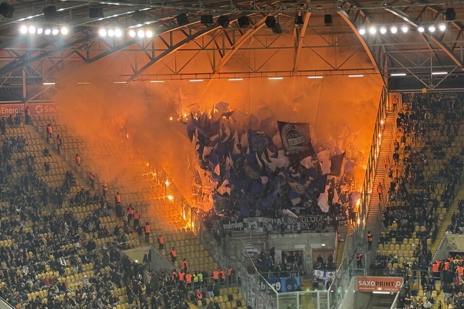 Im Darmstädter Block ging es mit einer Pryro in die zweite Halbzeit.