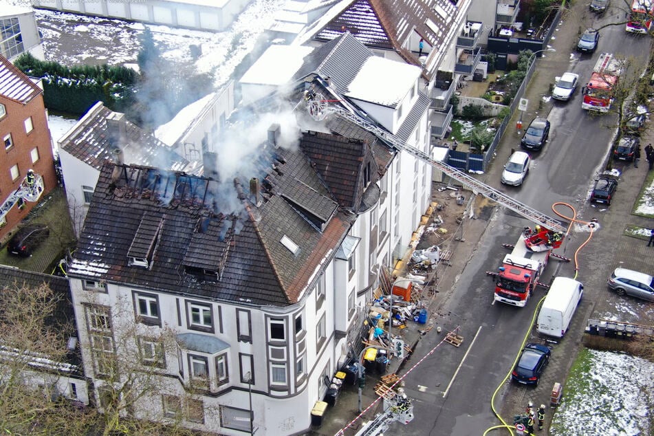 Das Mehrfamilienhaus ist erstmal nicht mehr bewohnbar - es herrscht Einsturzgefahr.