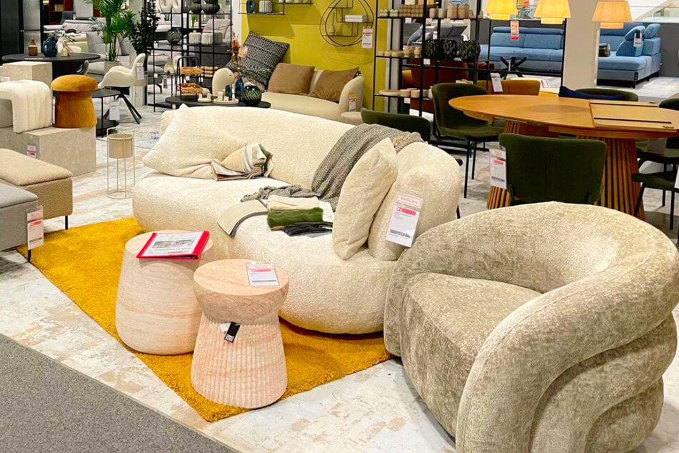 In diesem Möbelhaus sind alle Ausstellungsstücke jetzt bis zu 75 Prozent reduziert