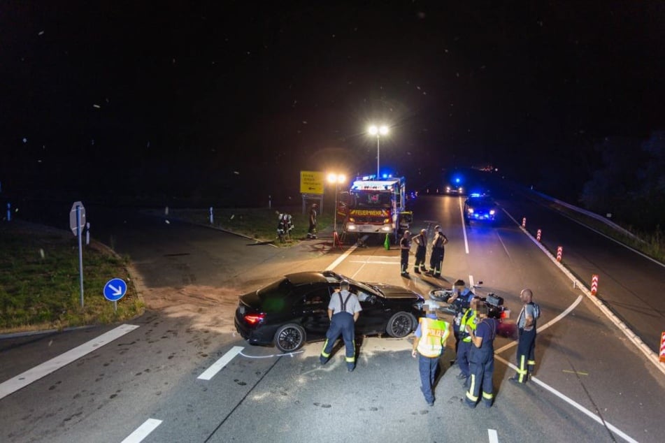 Nach ersten Informationen stand der Mercedes-Fahrer unter Alkoholeinfluss.