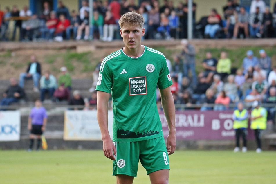 Phil Harres (21) schoss das 3:0 beim Überraschungssieg des FC 08 Homburg gegen Bundesliga-Aufsteiger SV Darmstadt 98.