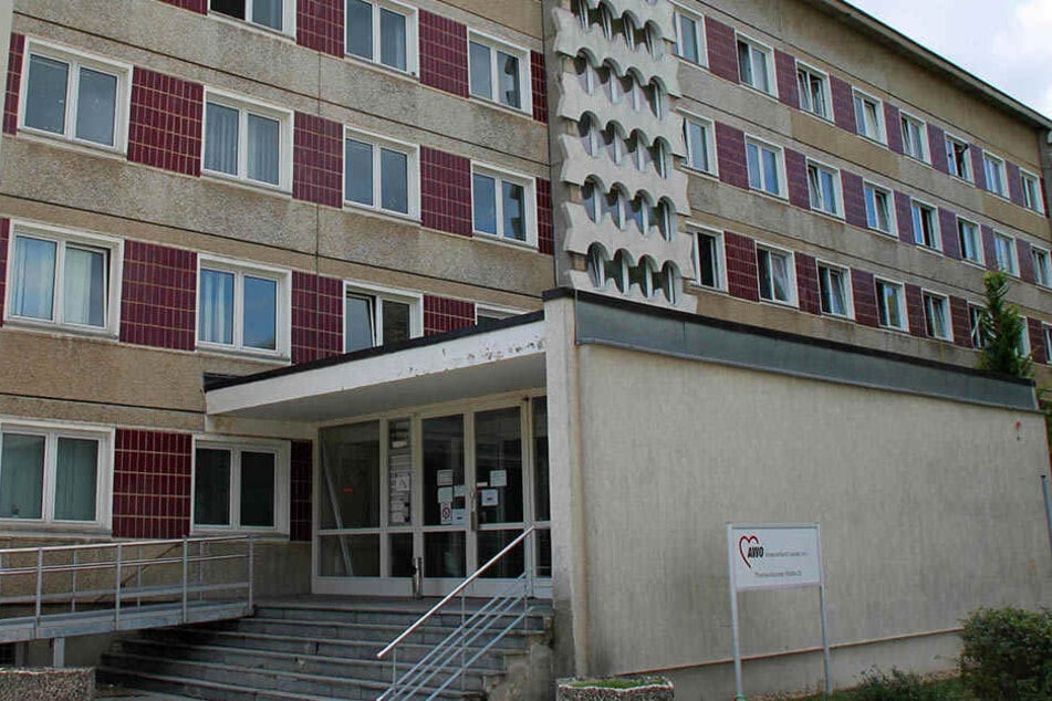 In der Flüchtlingsunterkunft auf der Thomas-Müntzer-Straße in Hoyerswerda ist ein Streit um einen Handy-Verkauf mit Fäusten ausgetragen wurden.