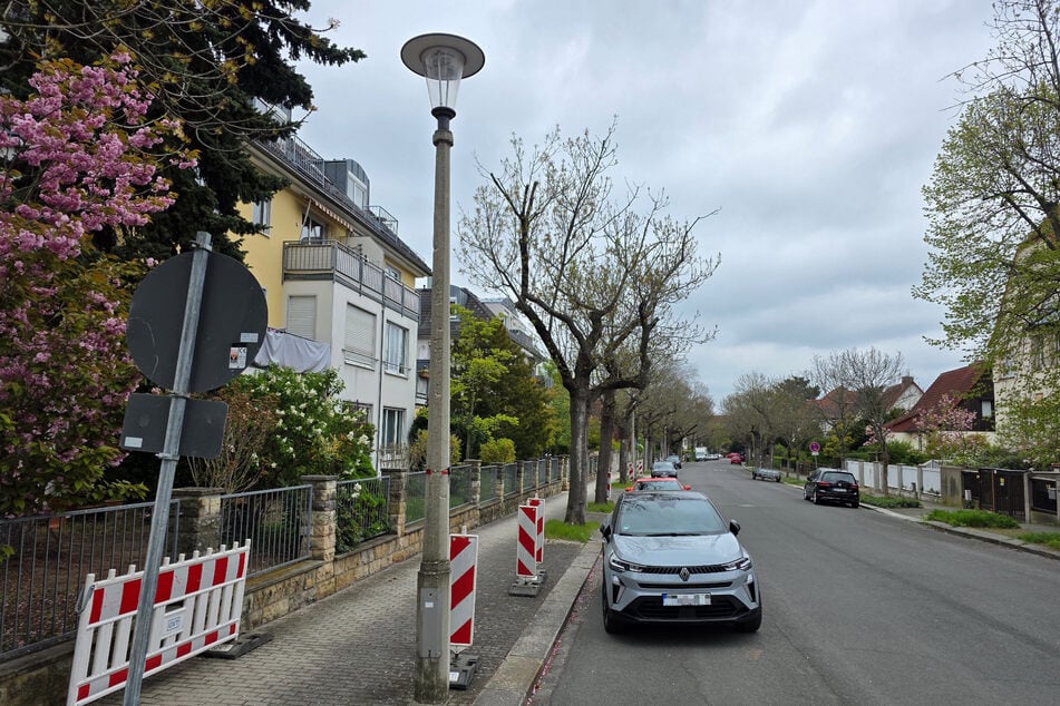 An der Liliensteinstraße werden Leuchtmasten erneuert.