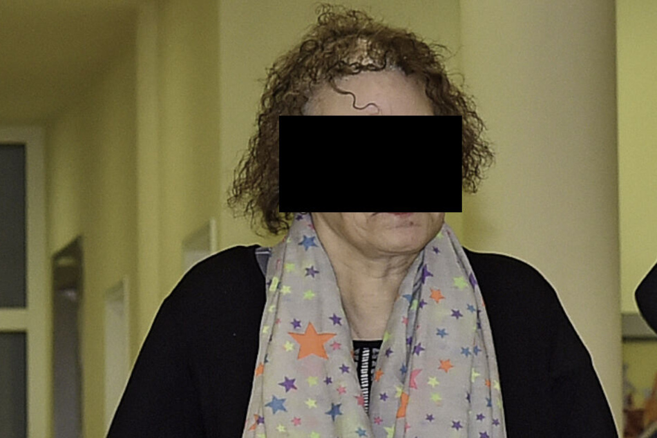 Jutta G. (55) will nichts vom Inhalt der Zigarette gewusst haben, die sie sich mit ihrer Tochter geteilt hatte.