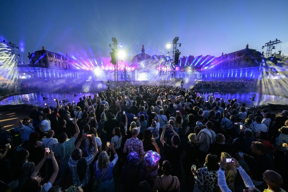 Nach den Konzerten im Dresdner Zwinger wird der DJ im kommenden Jahr weitere deutsche Städte bespielen.