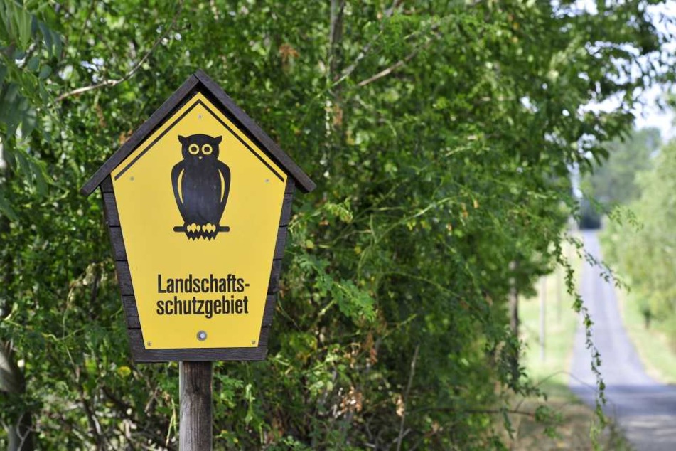Unweit der Firmenhalle befinden sich das Landschaftsschutzgebiet Römertal und weitere Biotope.
