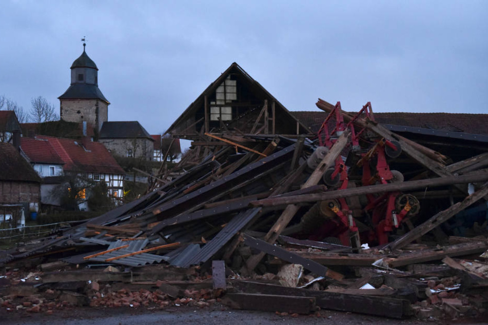 In Nordhessen stürzte ein ganzes Gebäude zusammen.