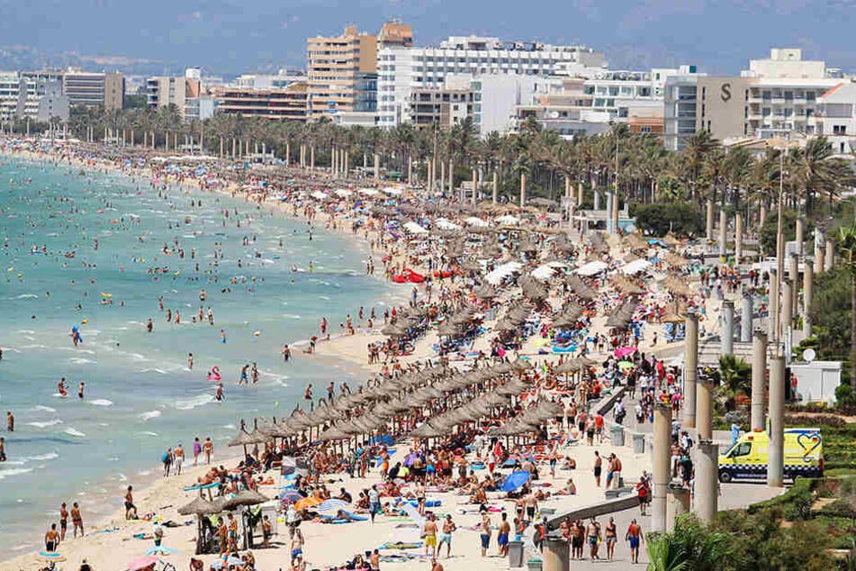 An der Playa de Palma soll ein 18-jähriger Deutscher eine Minderjährige vergewaltigt haben.