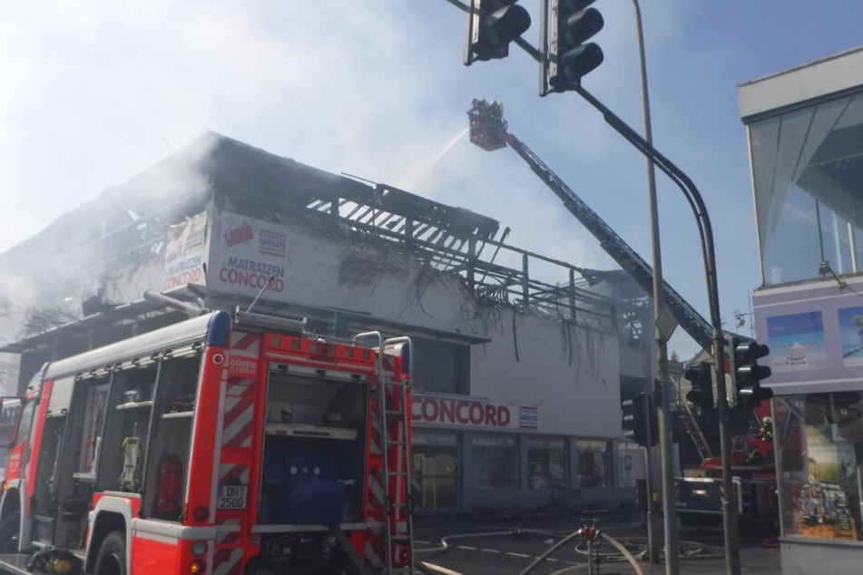Ein Großteil der Ware des Matratzengeschäfts wurde durch den Brand vernichtet.