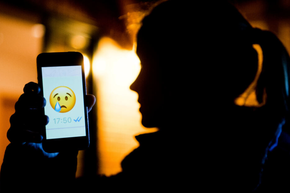 Die "normale" Verwendung der Emojis ist nicht betroffen, also kein Grund um traurig zu sein.