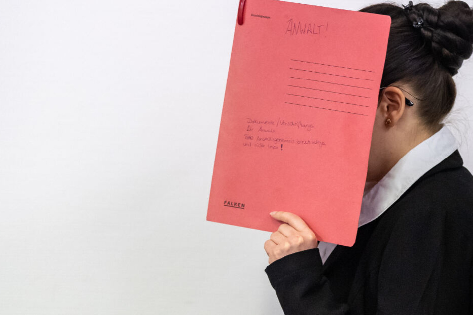 Die Vorwürfe gegen die 28 Jahre alte Frau aus Niedersachsen wiegen äußerst schwer.