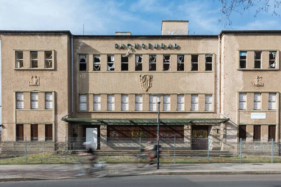 Der Streit ums Sachsenbad dauert schon Jahre an. Die Stadt will das Gebäude am liebsten verkaufen.