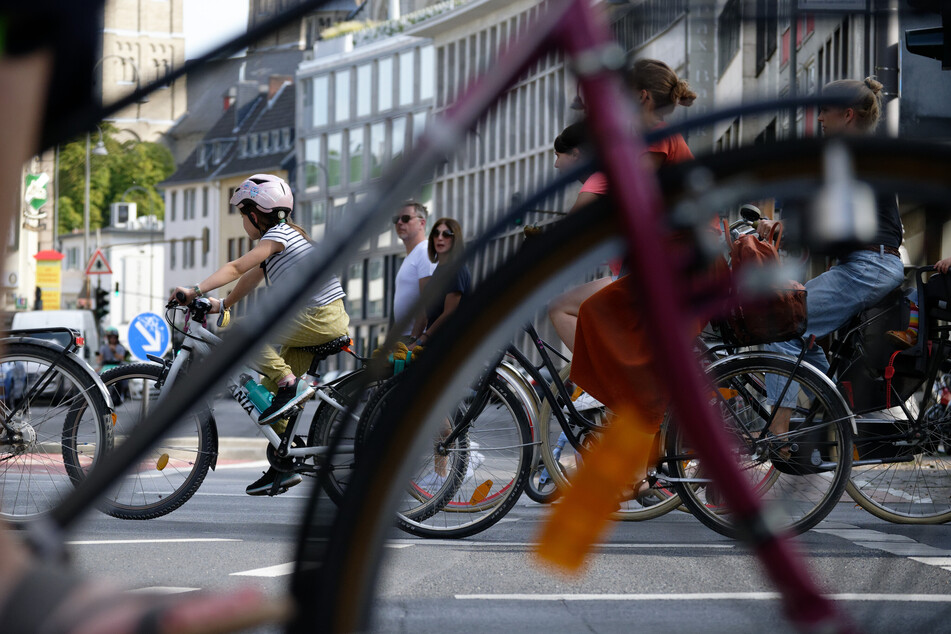 Studenten fahren mit Rad von Köln bis nach Brüssel: Das steckt hinter der mehrtägigen Aktion!