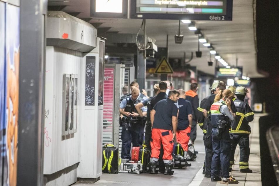 Zahlreiche Einsatzkräfte waren zur S-Bahnstation Sternschanze geeilt.