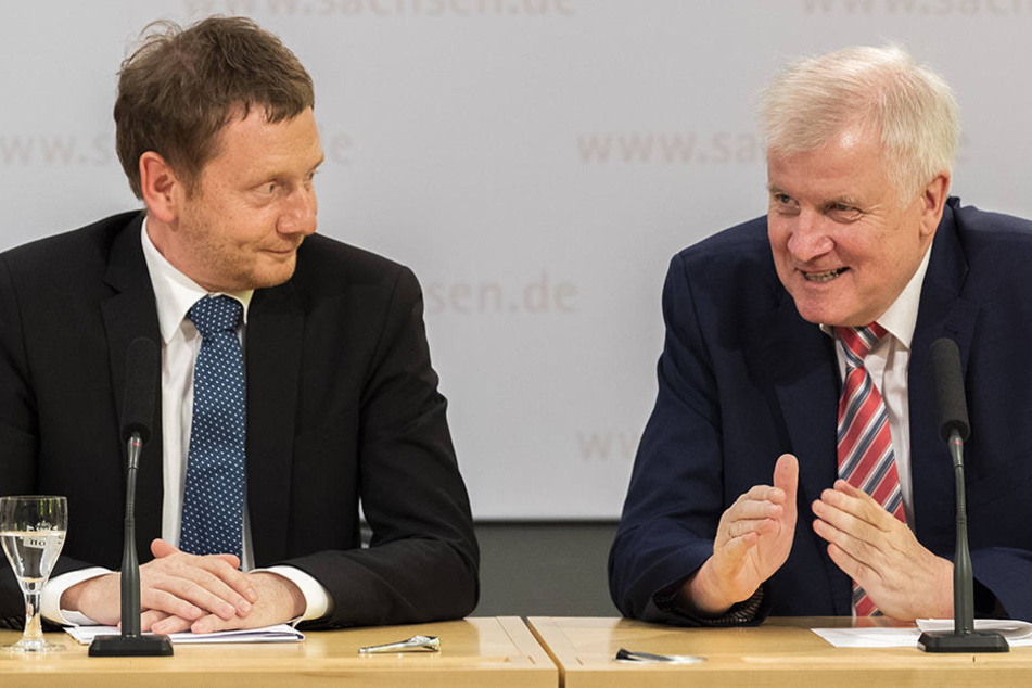 Ministerpräsident Michael Kretschmer (l.) Ende Mai mit Horst Seehofer (r.) in Dresden.