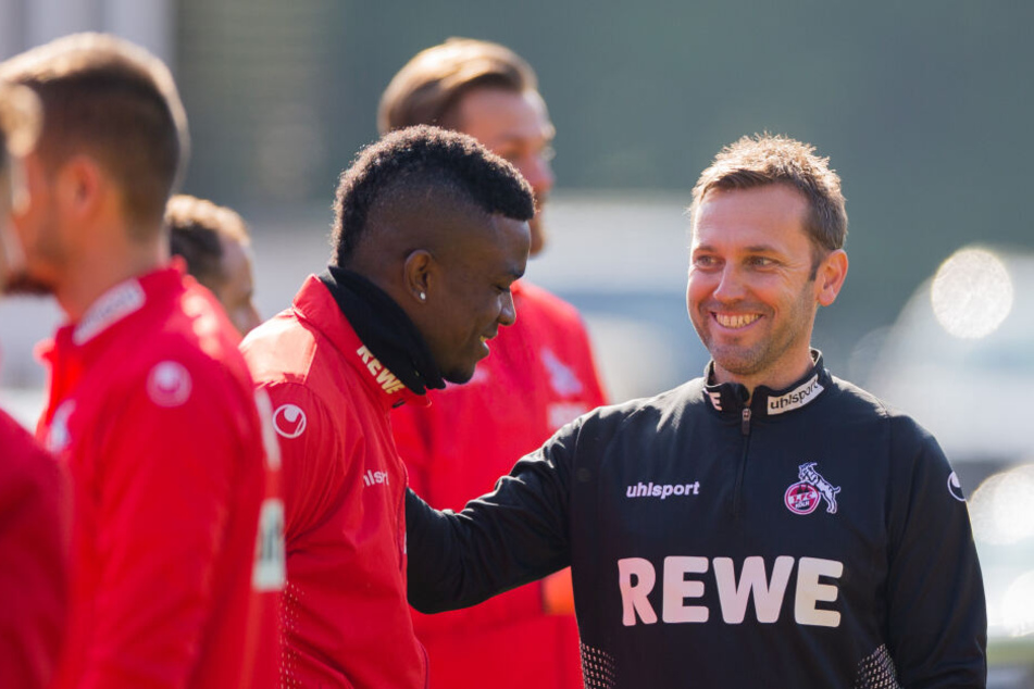 Kölns Interimstrainer André Pawlak (48) beim Training am Montagvormittag mit Jhon Cordoba (25).