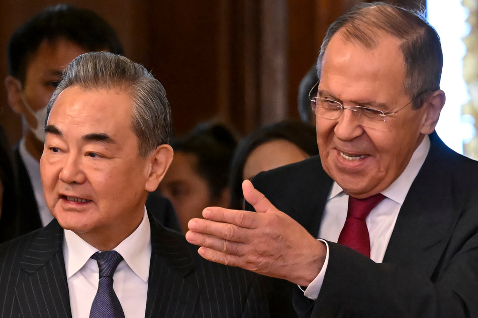 Sergej Lawrow, Außenminister von Russland, empfing Wang Yi, leitender Außenpolitiker von China, am Mittwoch zu Gesprächen.