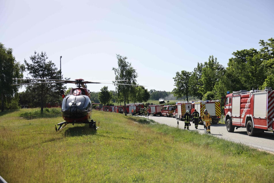 Neben einem Großaufgebot der Feuerwehr war auch ein Rettungshelikopter im Einsatz.