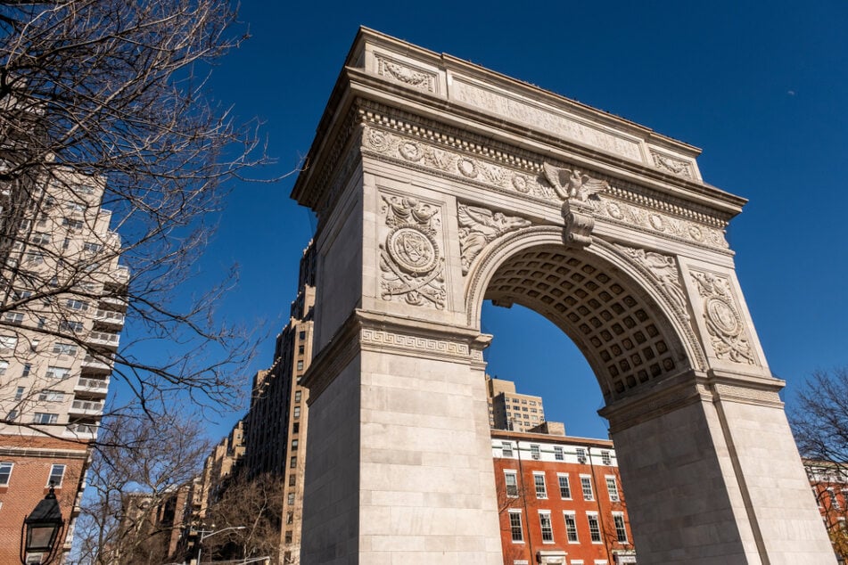 What's the deal with this 30-foot blue carpet in Washington Square Park? Freebies!