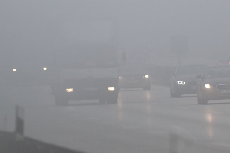 Auf der A4 kam es zu durch Nebel zu schlechten Sichtverhältnissen. (Symbolbild)