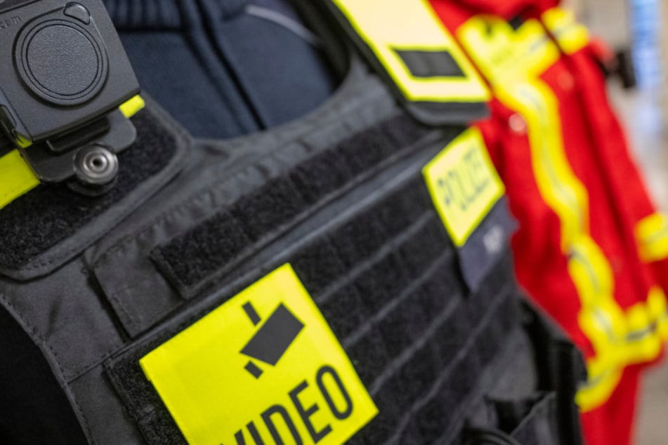 Mit Bodycams geht Berlins Polizei und Feuerwehr gegen Pöbeleien und Attacken vor