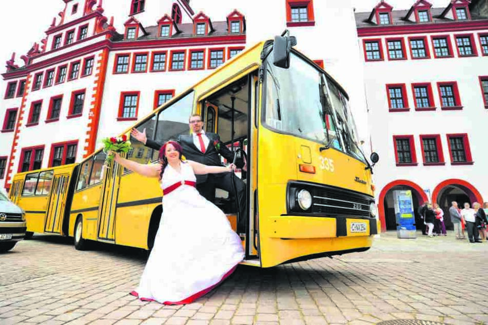 Das Datum war kein schlechtes Omen: Sophie und Ralf Panse fuhren am 18.8.2018 mit einem Ikarus-Omnibus des Straßenbahnmuseums zur Trauung.