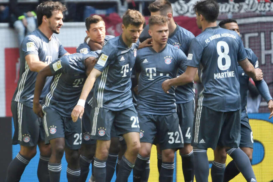 Grund zum Feier: Der FC Bayern München hat bei Fortuna Düsseldorf einen deutlichen Sieg gefeiert.