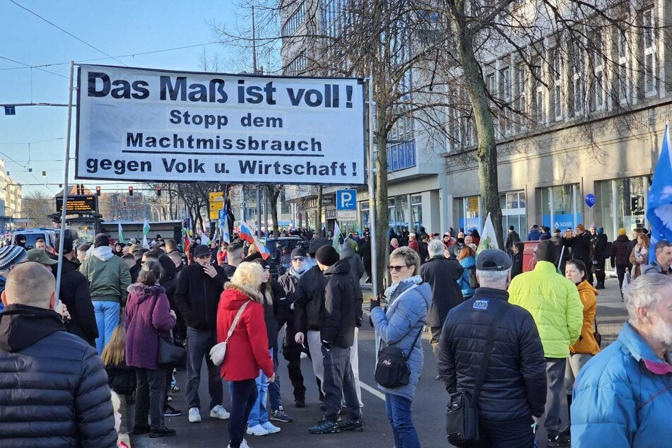 Die rechtsextremen "Freien Sachsen" auf der Brückenstraße.