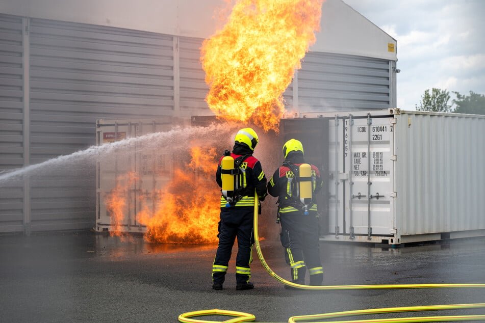 Mehrere Feuerwehren wurden am heutigen Montag zu einem Brand in den Ortsteil Isseroda im Weimarer Land alarmiert.