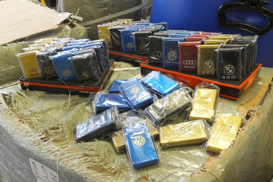 Der Hamburger Zoll hat am vergangenen Dienstag in einem Container aus China mehr als 10.000 gefälschte Feuerzeuge gefunden.