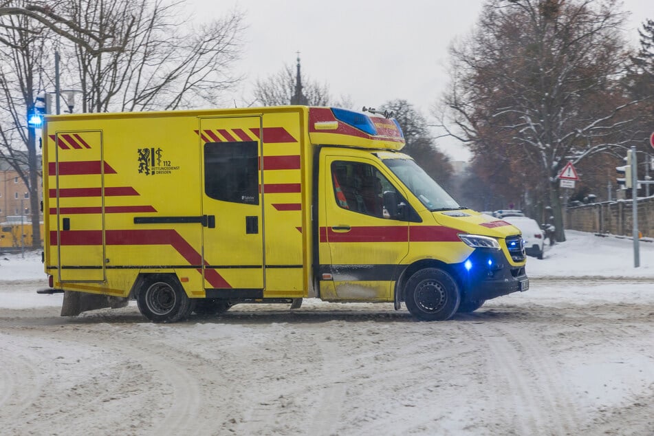 Auch der Rettungsdienst kämpfte sich durch den Schnee.