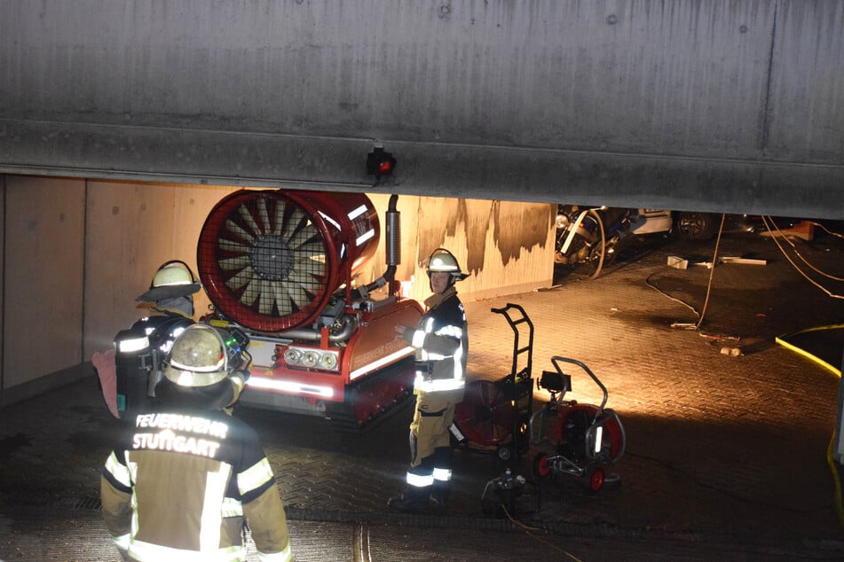 Die Feuerwehrleute belüfteten die Gebäude im Anschluss gründlich.