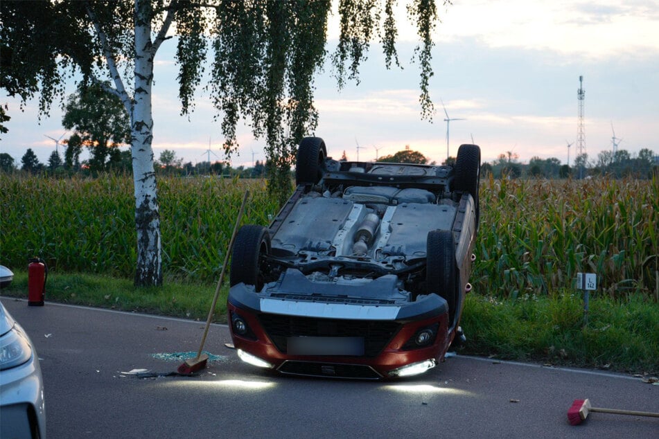 Der Seat kam auf dem Dach zum Liegen.