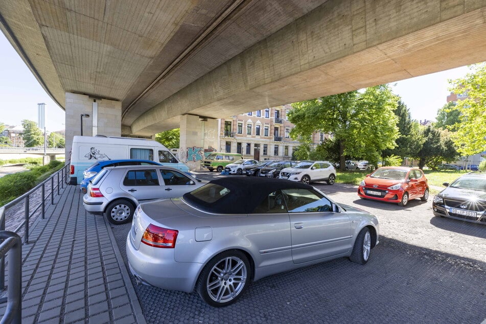 Weil immer mehr Stellplätze wegfallen, wird das Parken in Löbtau schwieriger.