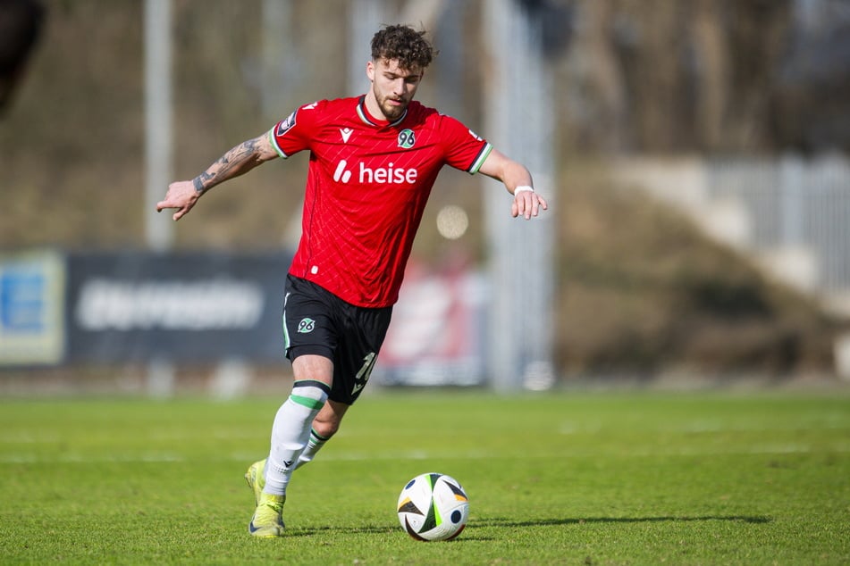 Die Verpflichtung von Eric Uhlmann (22, Hannover II.) scheint unter Dach und Fach zu sein.