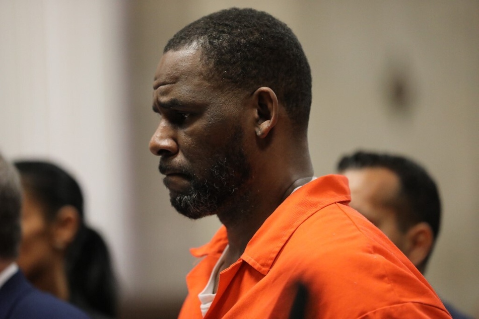 Singer R. Kelly appears at the Leighton Criminal Courthouse in Chicago, Illinois, on multiple sexual assault charges.