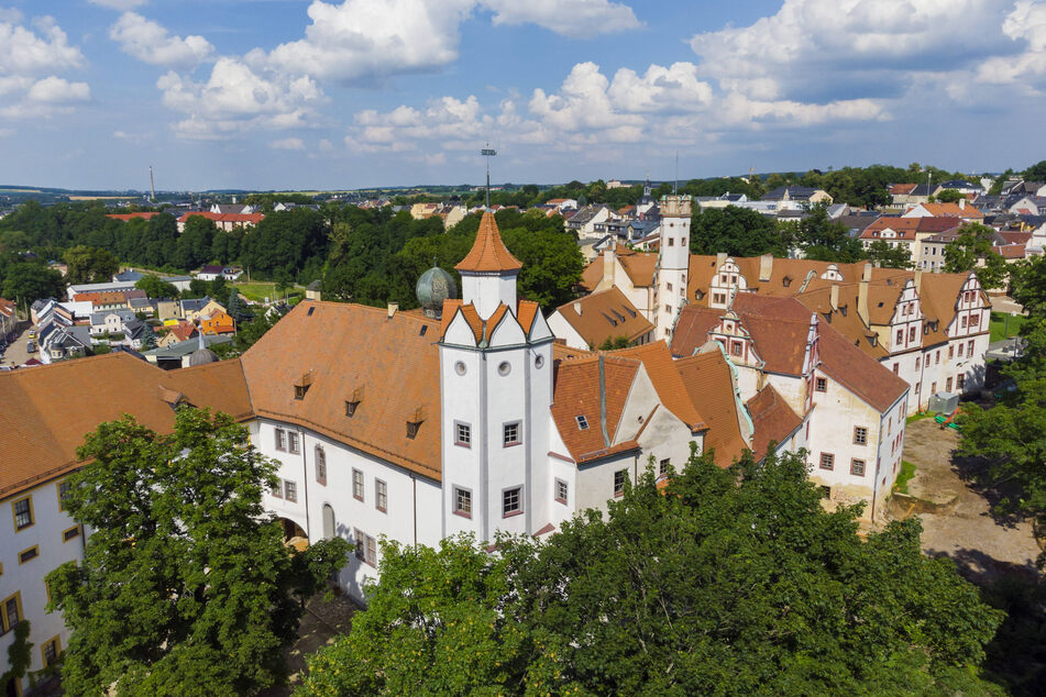 Kommt gleich im Doppel: Renaissanceschloss Hinterglauchau im westsächsischen Glauchau.