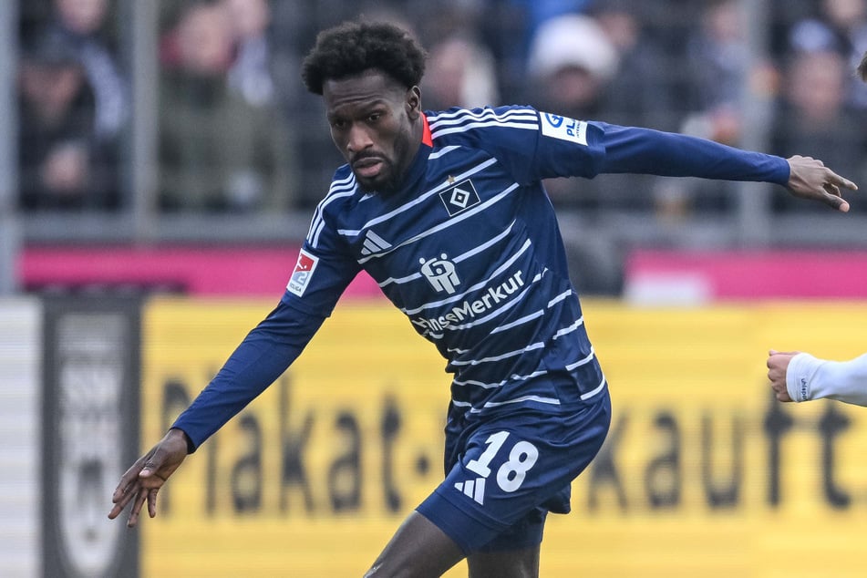 HSV-Profi Bakery Jatta (26) wäre in der Winterpause offenbar fast zum VfL Bochum gewechselt. (Archivfoto)