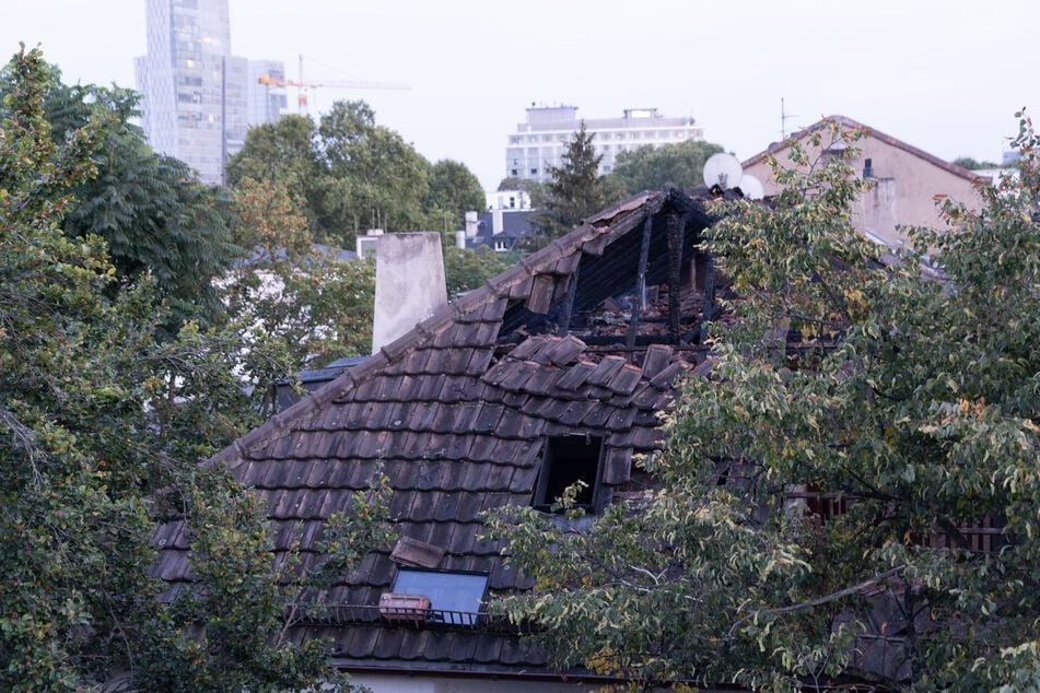 Die betroffene Dachgeschosswohnung wurde durch die Wucht der Explosion und die Flammen komplett zerstört.