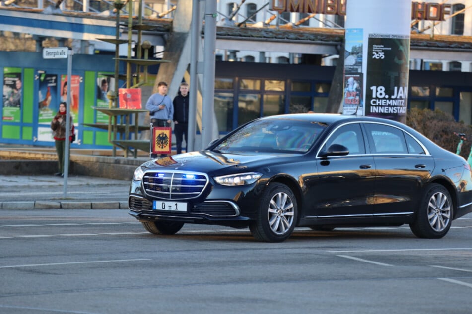 Auf der Straße der Nationen wurde das Auto des Bundespräsidenten gesichtet.