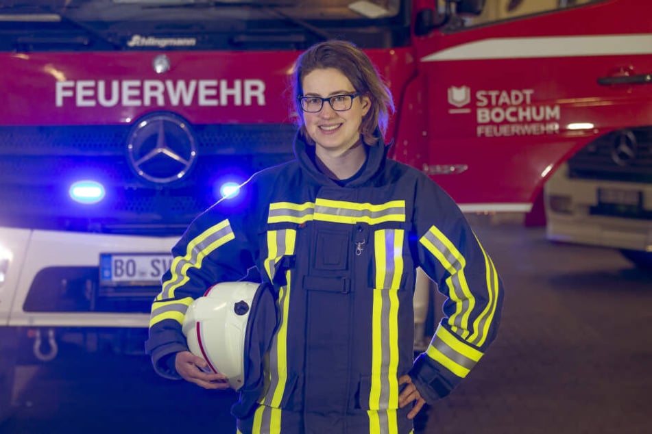 In den neuen Folgen werden die Feuerwehrleute der Feuerwehr Bochum bei ihrer Arbeit mit Kameras begleitet, erstmals sind auch Feuerwehrfrauen dabei.