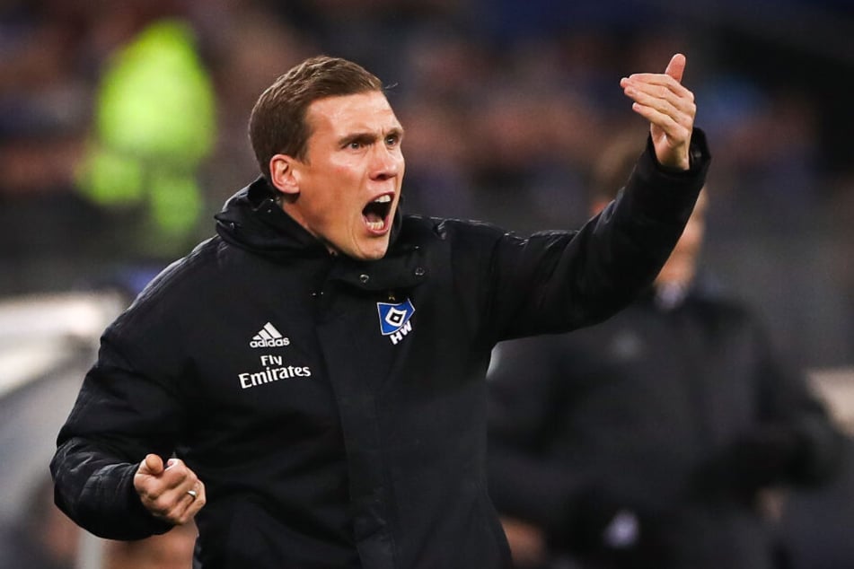 HSV-Trainer Hannes Wolf gab seiner Mannschaft immer wieder Anweisungen.