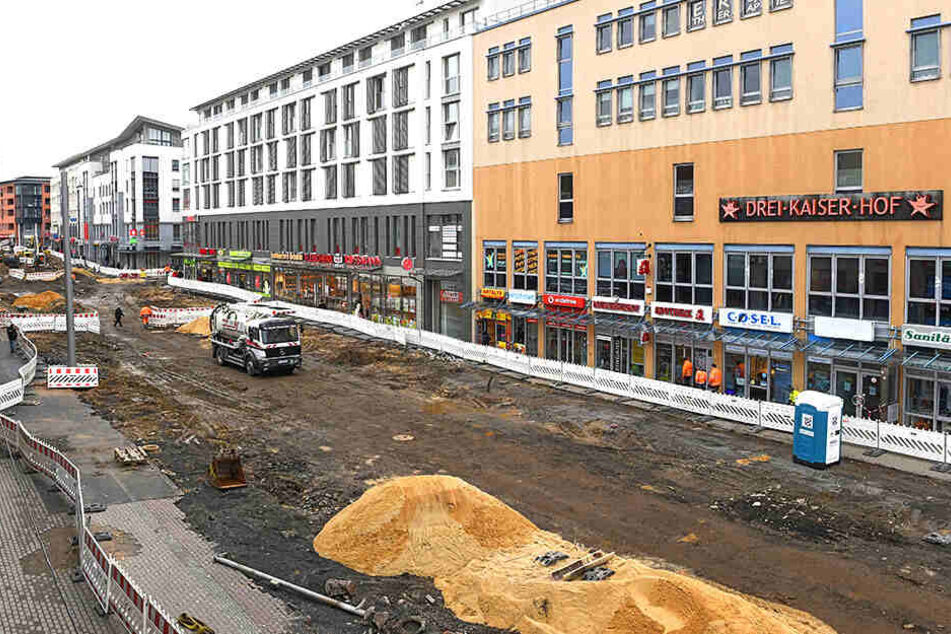 Auf dem unteren Teil der Kesselsdorfer Straße wird gerade kräftig gebaut.